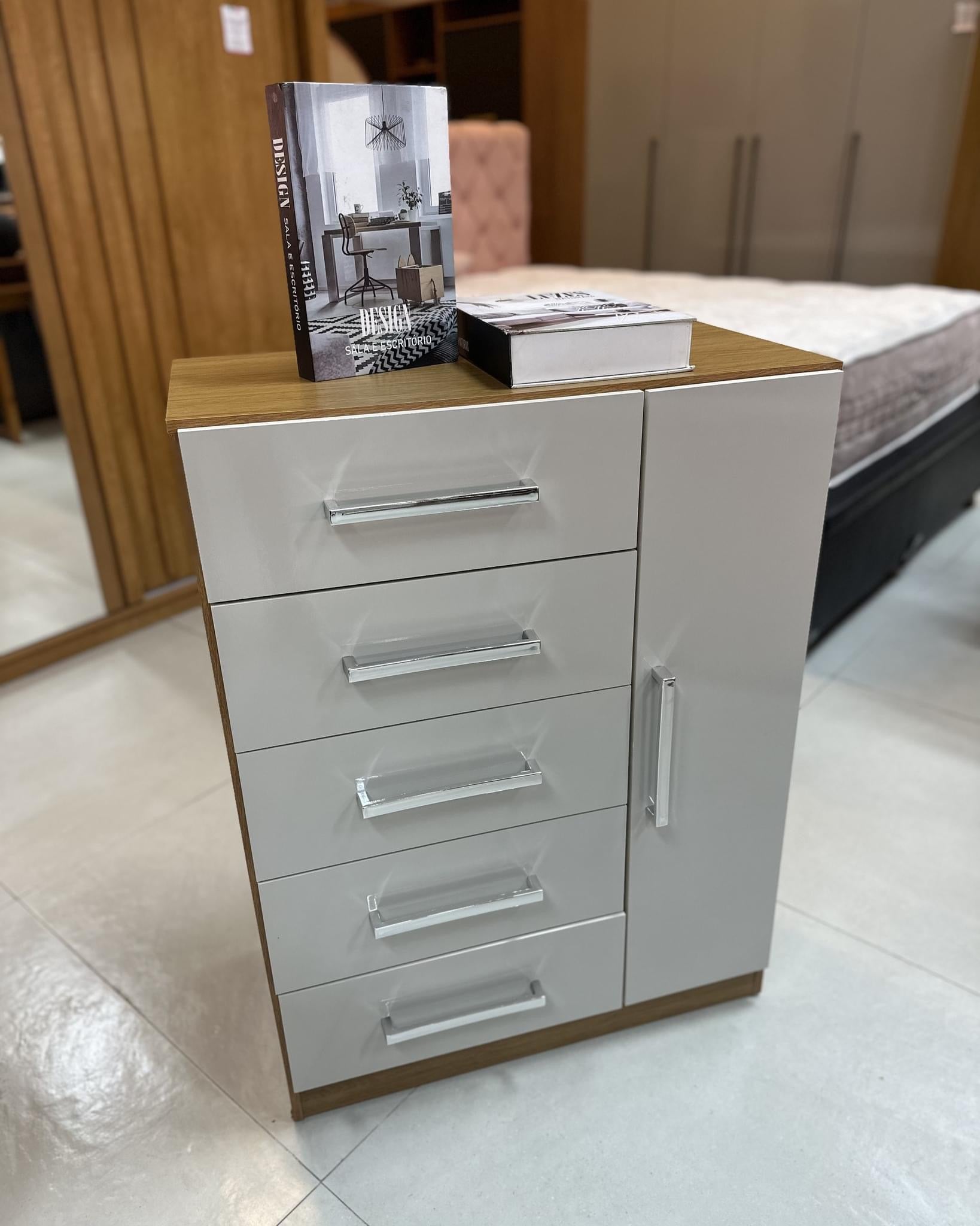 Cômoda Corais 5 Gavetas 1 Porta Larg. 0.68m Cinamomo/Off