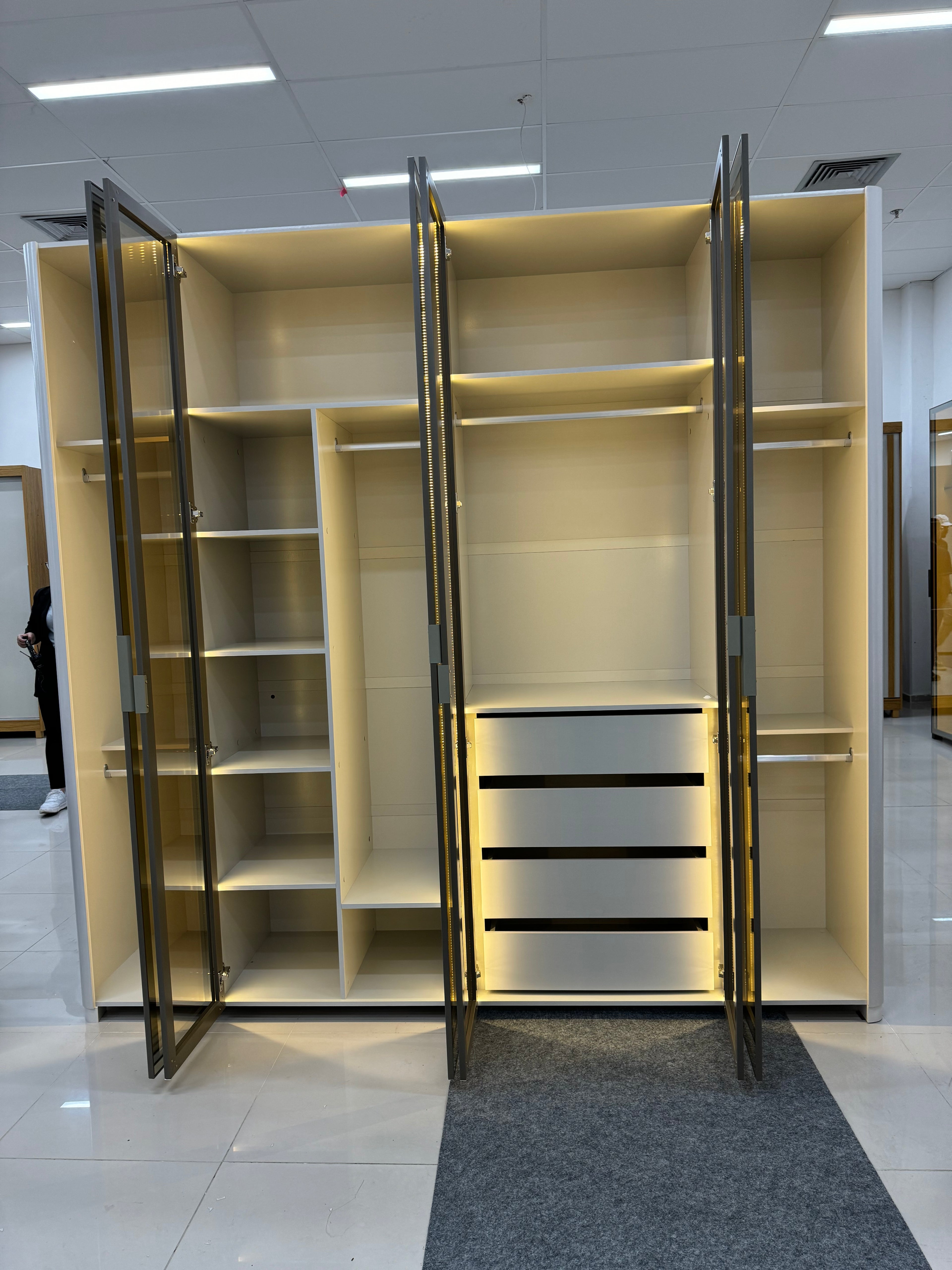 Roupeiro Innova 6 Portas de Vidro Reflecta com LED e Pes Off White Gelius - Móveis furniture