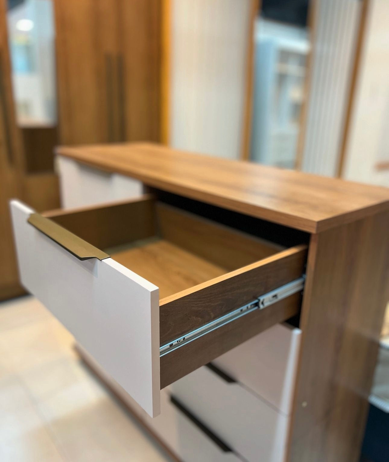 Cômoda Athenas 8 gavetas – Cedro/Areia - Móveis furniture