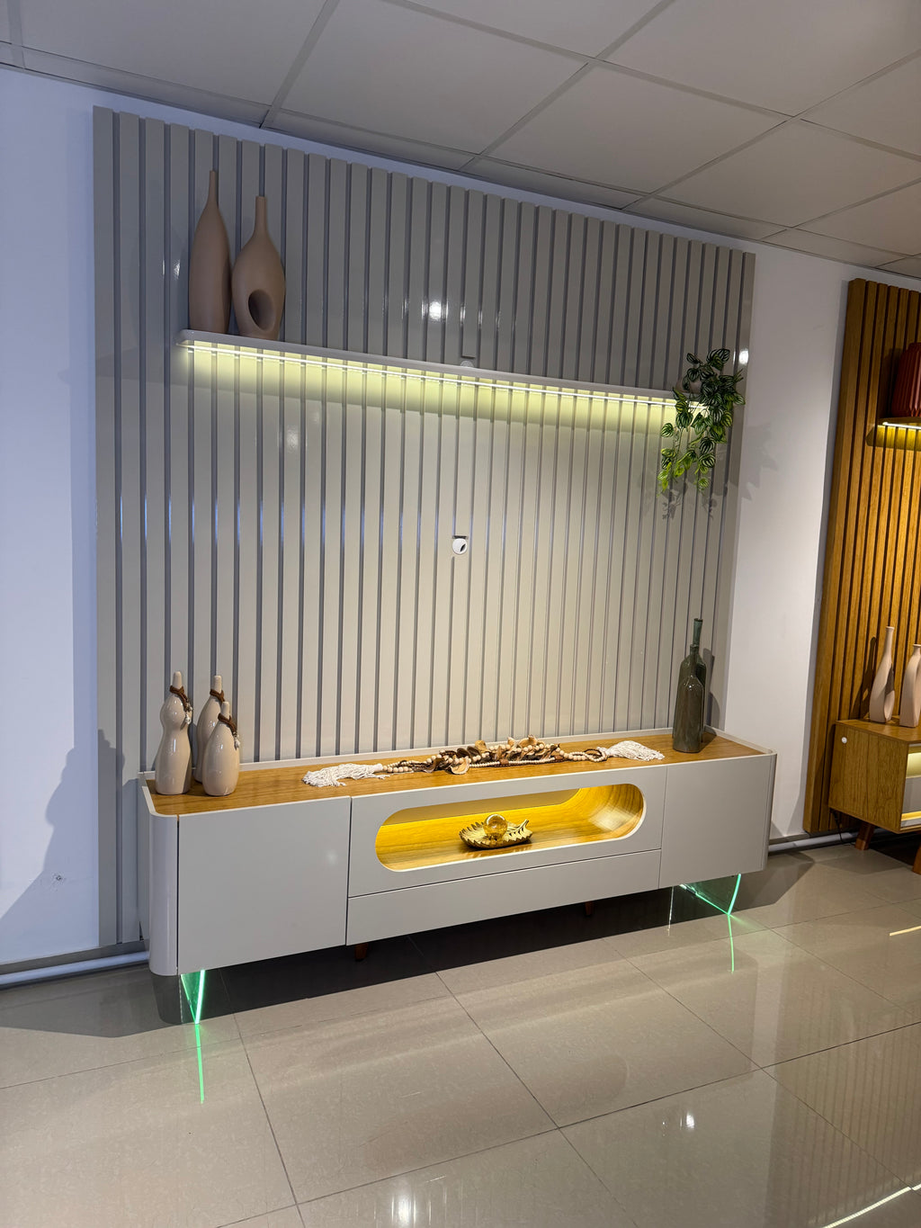 Rack com Painel Nobre 85″