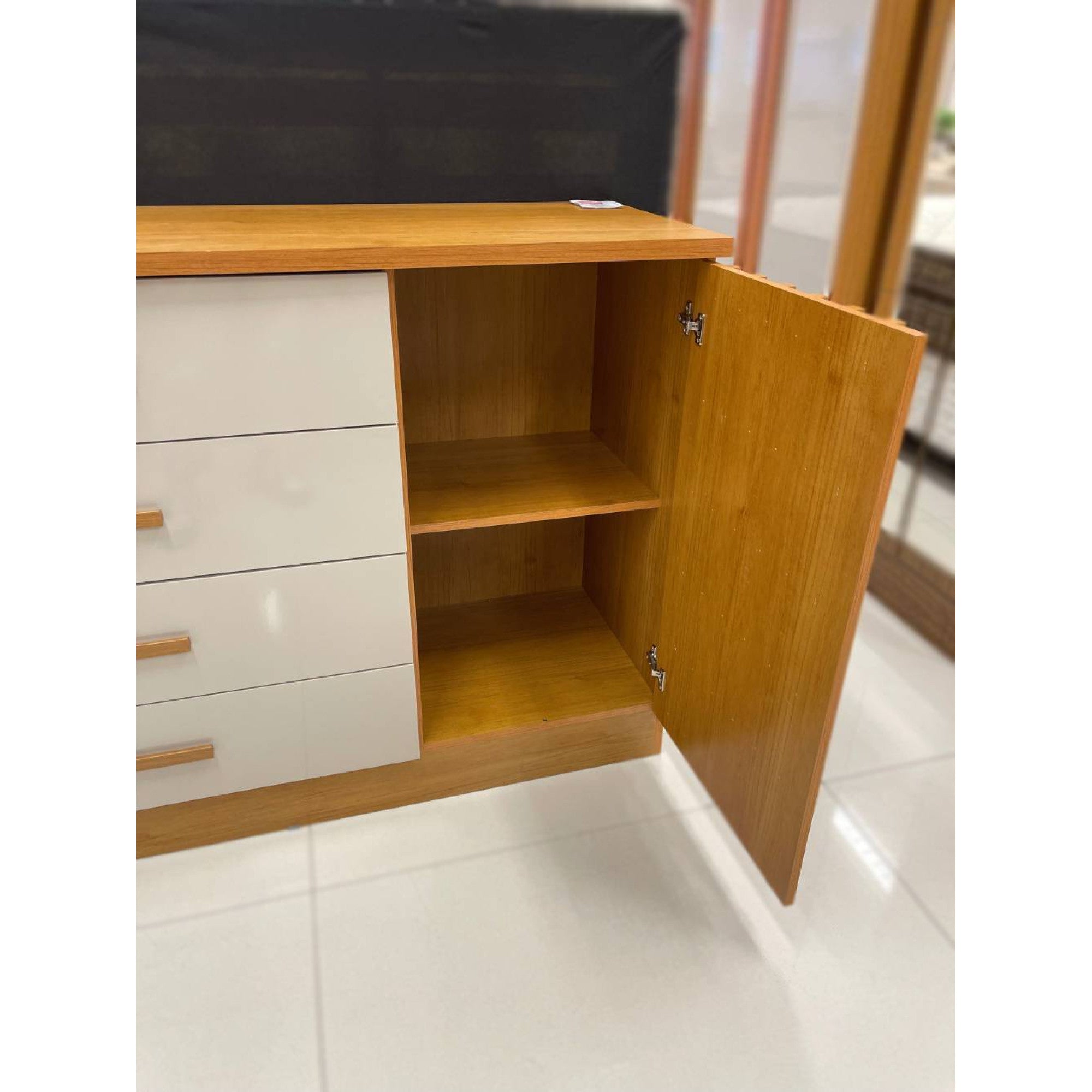 Cômoda Ripada Barcelona C/ Sapateira 4 Gavetas com 1 Porta Tcil Móveis - Cinamomo/Off White - Móveis furniture